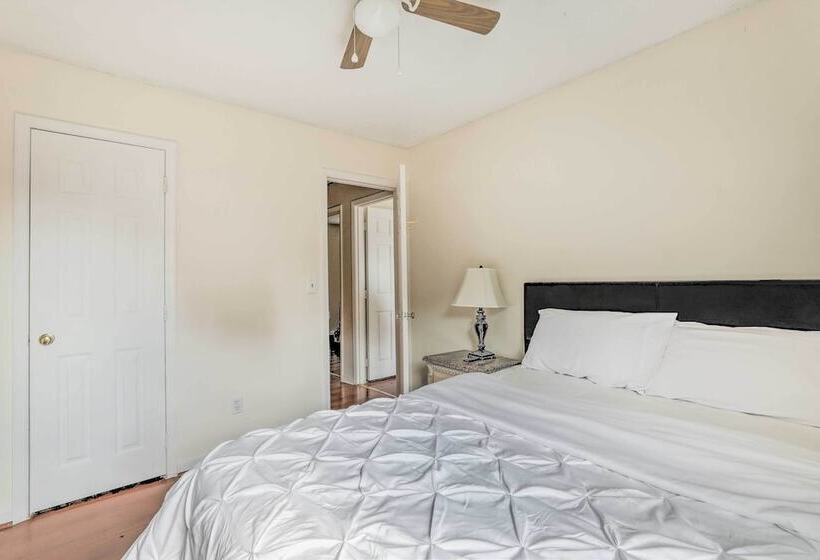 Pet Friendly House W/ Deck In Lawrenceville