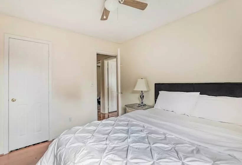 Pet Friendly House W/ Deck In Lawrenceville