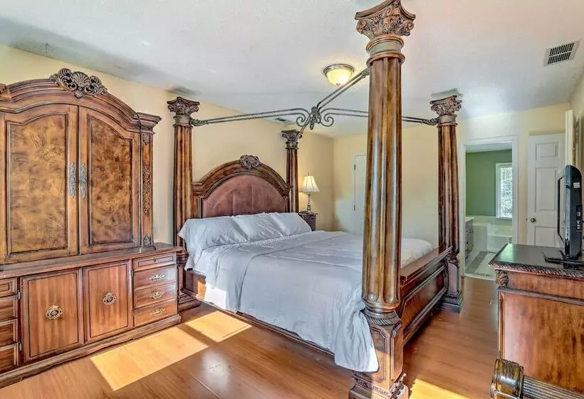 Pet Friendly House W/ Deck In Lawrenceville