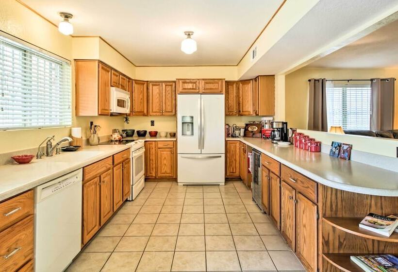 Pet Friendly Tucson Home W/ Heated Pool & Hot Tub