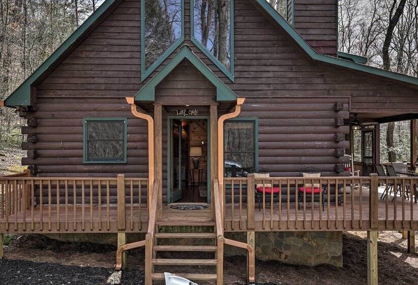 Picturesque Mountain Cabin W/ Hot Tub + Fire Pit!