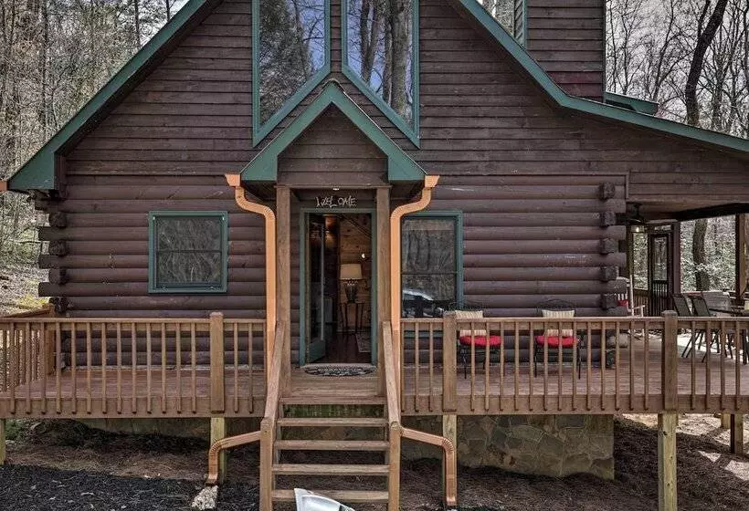 Picturesque Mountain Cabin W/ Hot Tub + Fire Pit!