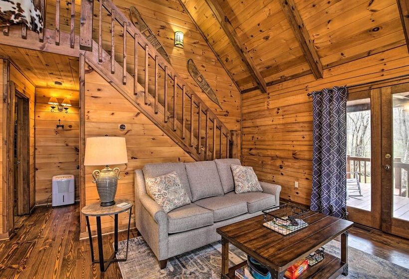 Picturesque Mountain Cabin W/ Hot Tub + Fire Pit!