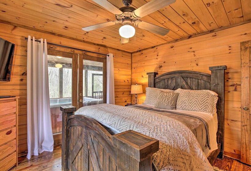 Picturesque Mountain Cabin W/ Hot Tub + Fire Pit!