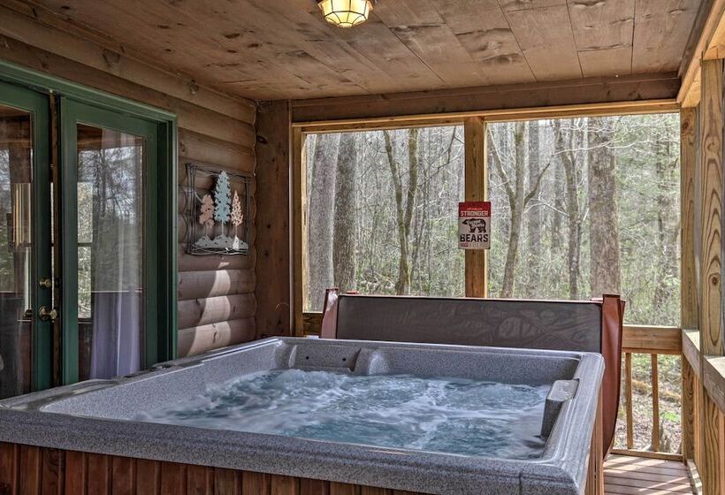 Picturesque Mountain Cabin W/ Hot Tub + Fire Pit!
