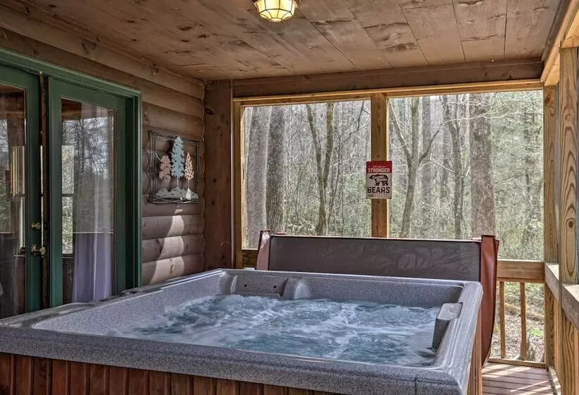 Picturesque Mountain Cabin W/ Hot Tub + Fire Pit!