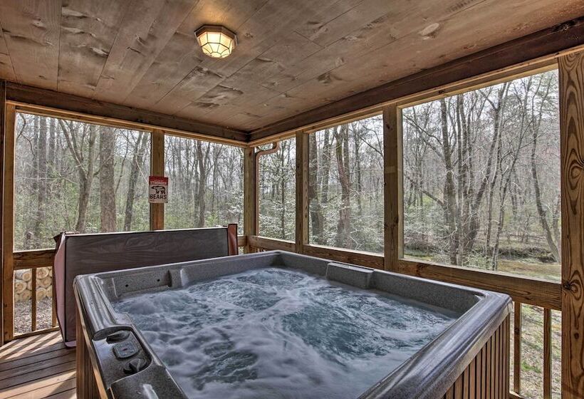 Picturesque Mountain Cabin W/ Hot Tub + Fire Pit!