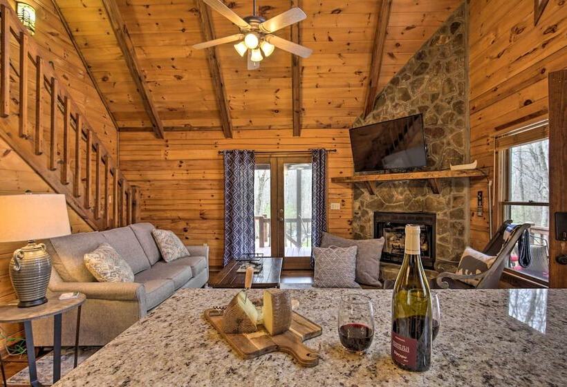 Picturesque Mountain Cabin W/ Hot Tub + Fire Pit!