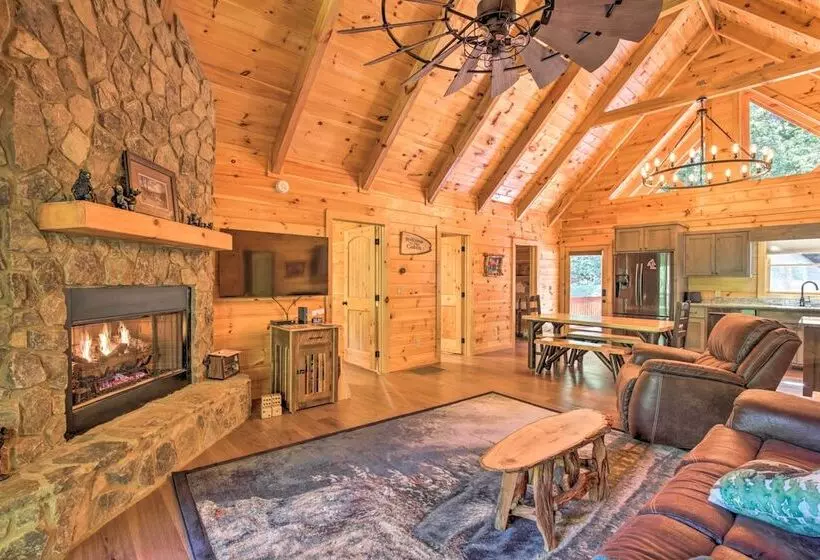 Private Cabin W/ Furnished Porch On < 3 Acres!