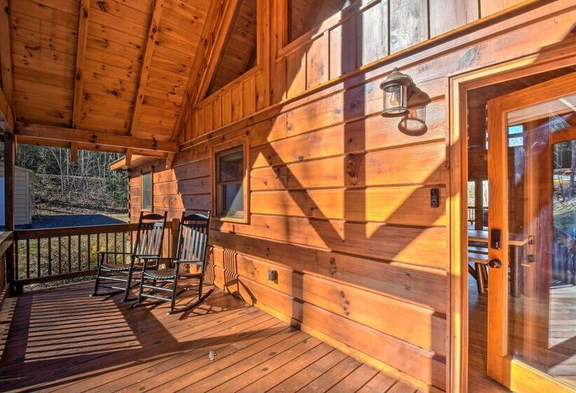 Private Cabin W/ Furnished Porch On < 3 Acres!