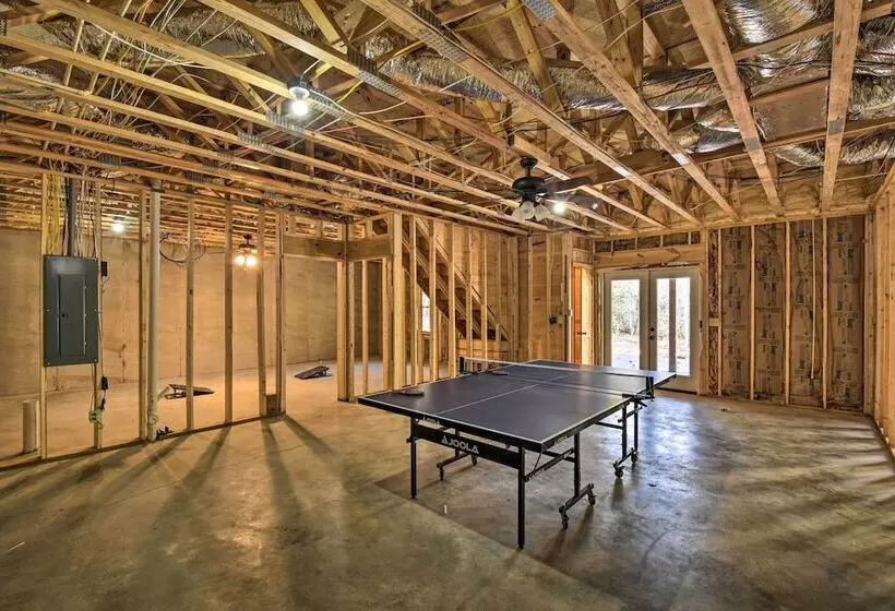 Private Cabin W/ Furnished Porch On < 3 Acres!