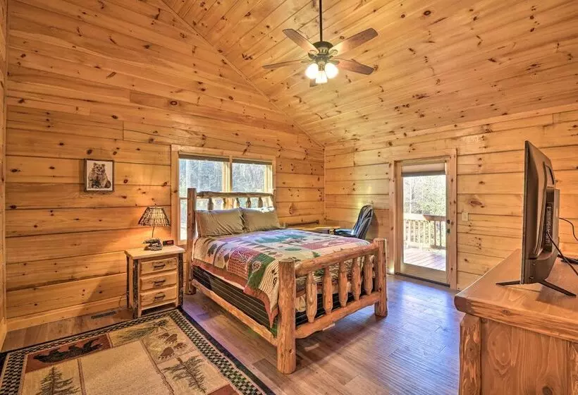 Private Cabin W/ Furnished Porch On < 3 Acres!