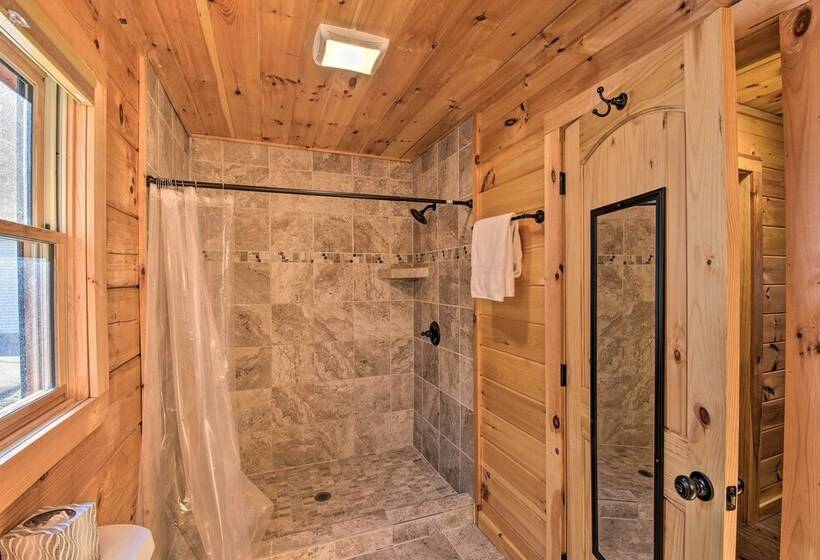 Private Cabin W/ Furnished Porch On < 3 Acres!