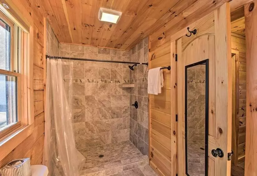 Private Cabin W/ Furnished Porch On < 3 Acres!