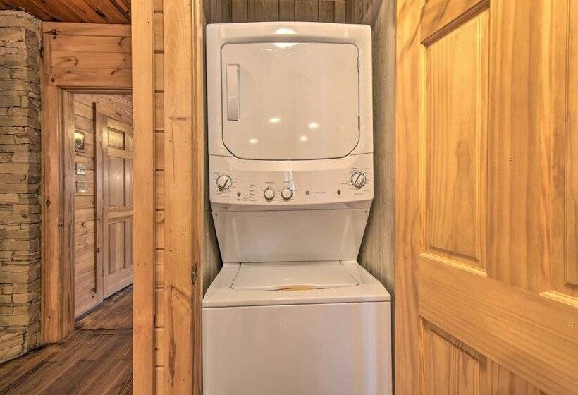 Riverfront Helen Cabin W/ Hot Tub & Deck!