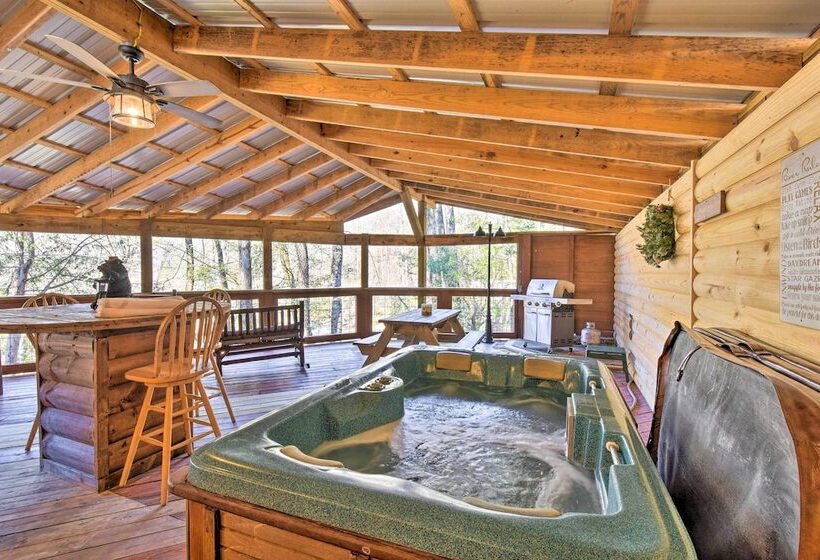 Riverfront Helen Cabin W/ Hot Tub & Deck!