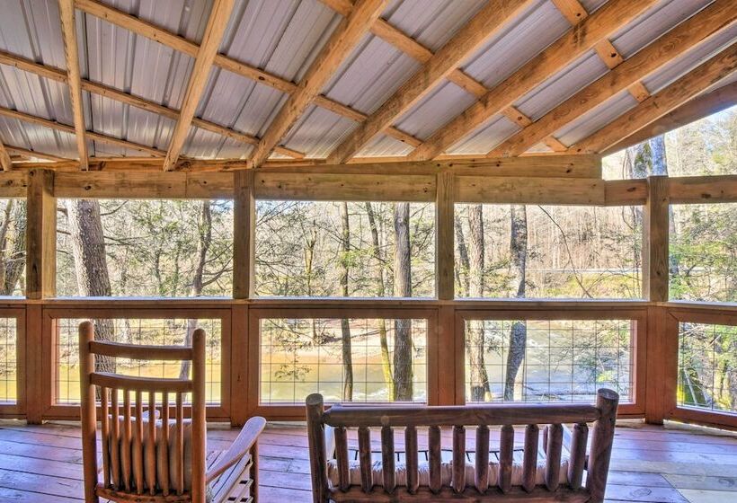 Riverfront Helen Cabin W/ Hot Tub & Deck!