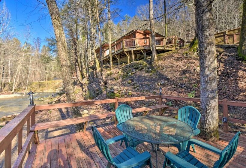 Riverfront Helen Cabin W/ Hot Tub & Deck!