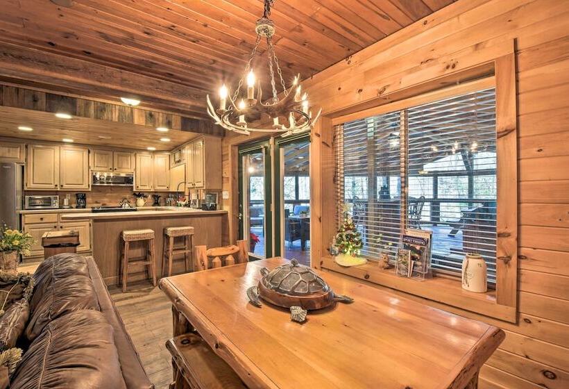 Riverfront Helen Cabin W/ Hot Tub & Deck!