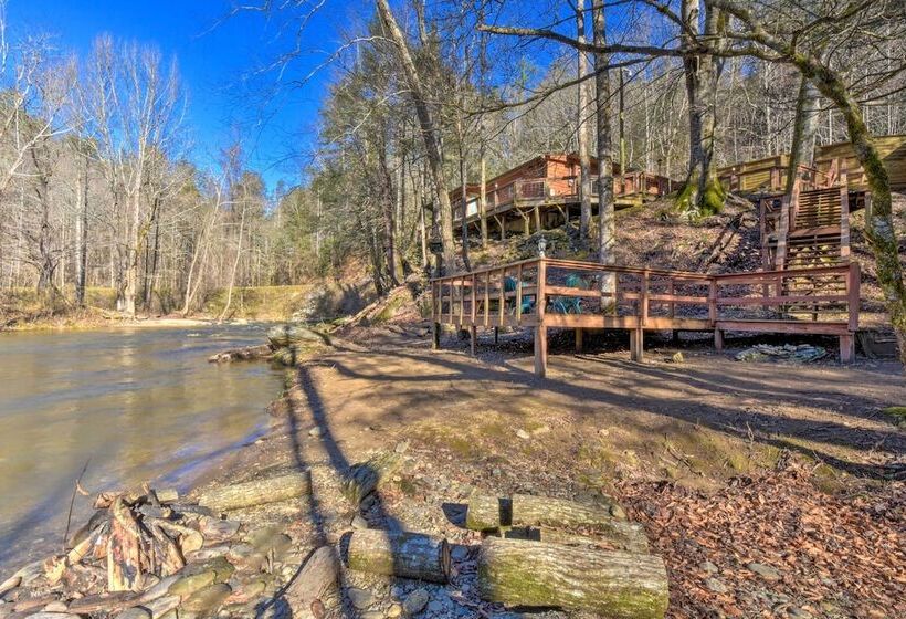 Riverfront Helen Cabin W/ Hot Tub & Deck!