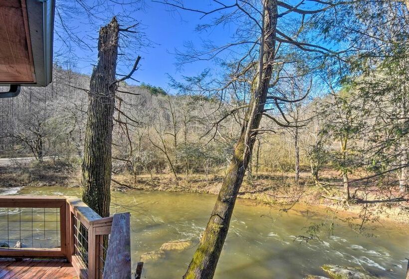 Riverfront Helen Cabin W/ Hot Tub & Deck!