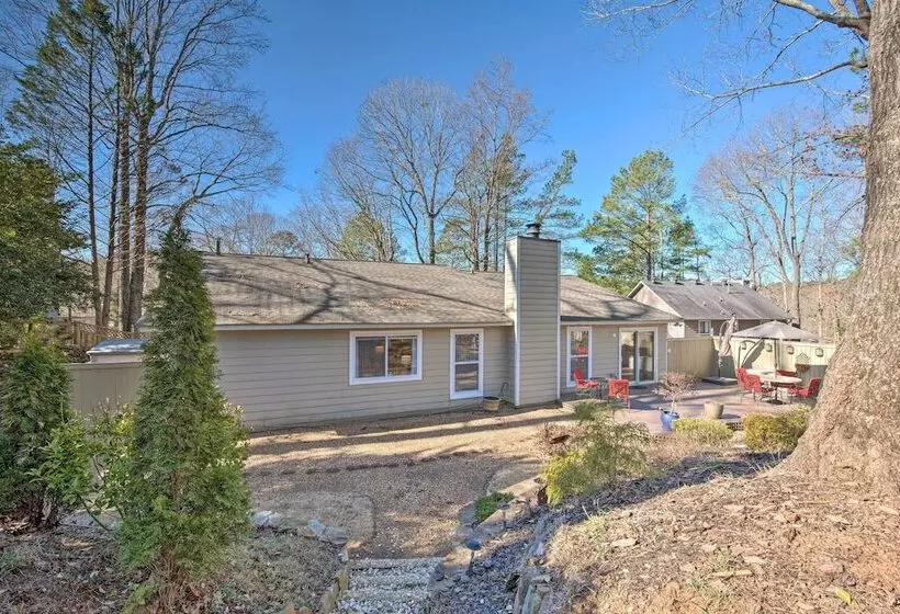 Roswell Home W/ Deck + Yard, 18 Mi To Truist Park!