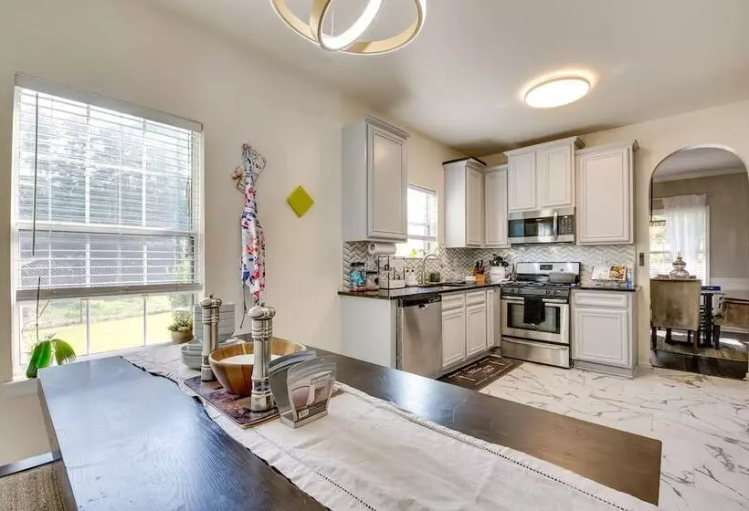 Snellville Abode < 9 Mi To Stone Mtn Park!