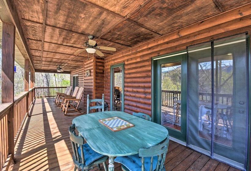 Spacious Hiawassee Cabin W/ Porch & Mtn View!