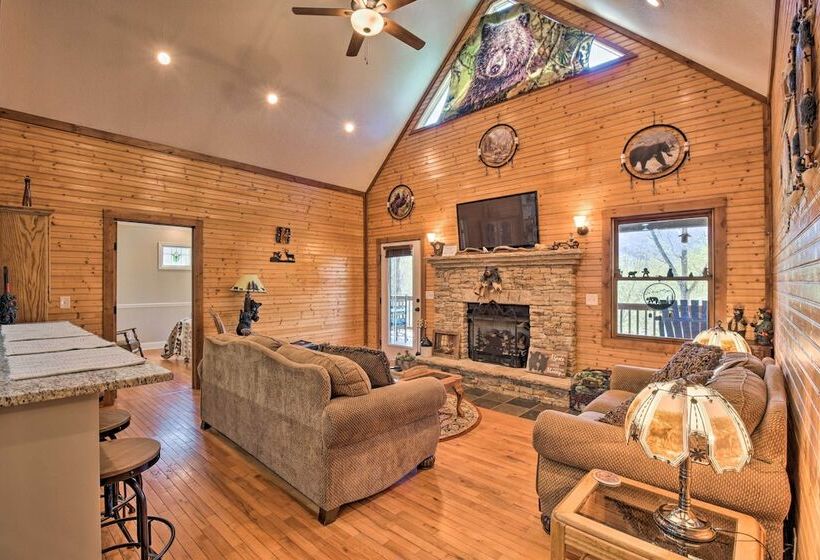Spacious Hiawassee Cabin W/ Porch & Mtn View!
