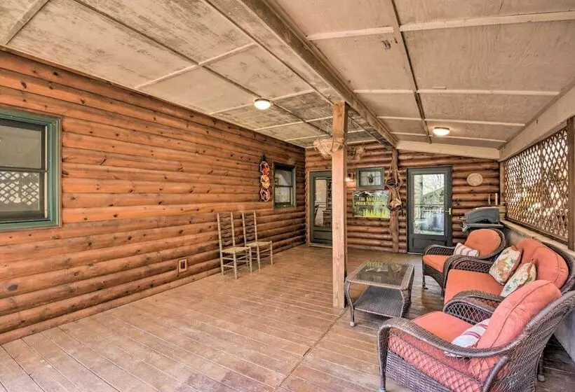 Spacious Hiawassee Cabin W/ Porch & Mtn View!