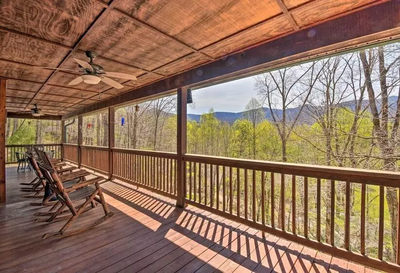 Spacious Hiawassee Cabin W/ Porch & Mtn View!