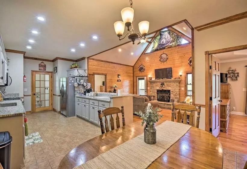 Spacious Hiawassee Cabin W/ Porch & Mtn View!