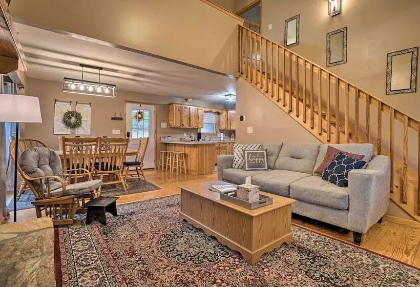 Spacious Home In Helen W/ Porch & Balcony!