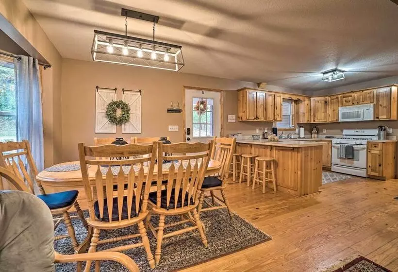 Spacious Home In Helen W/ Porch & Balcony!