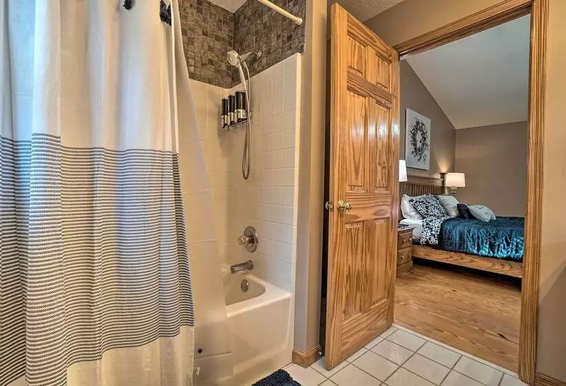 Spacious Home In Helen W/ Porch & Balcony!