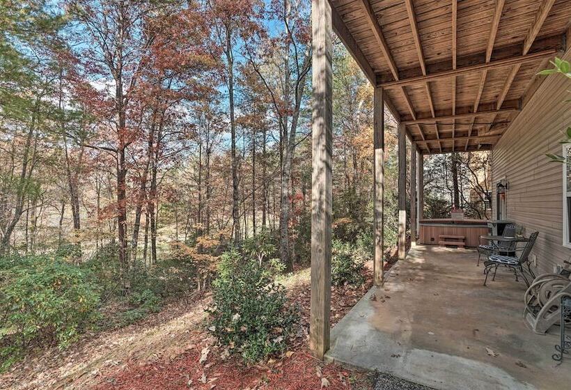 Spacious Home In Helen W/ Porch & Balcony!