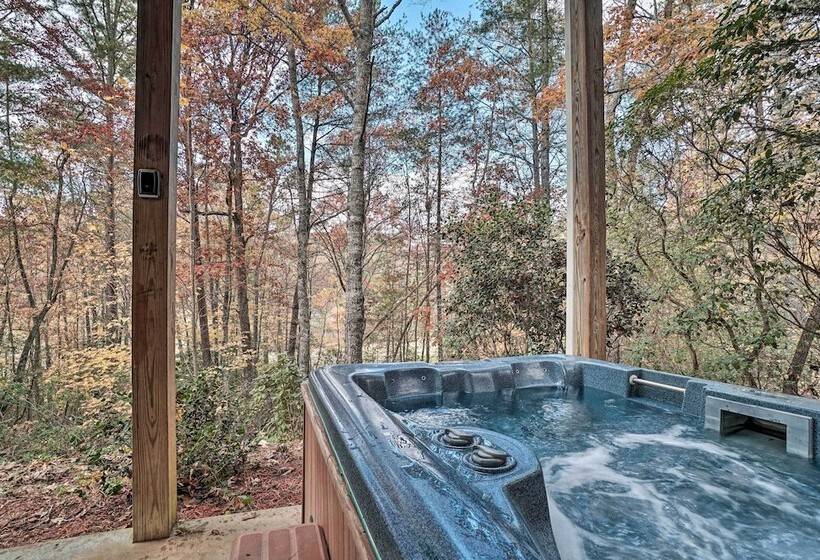 Spacious Home In Helen W/ Porch & Balcony!