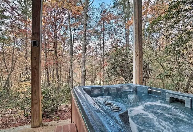 Spacious Home In Helen W/ Porch & Balcony!