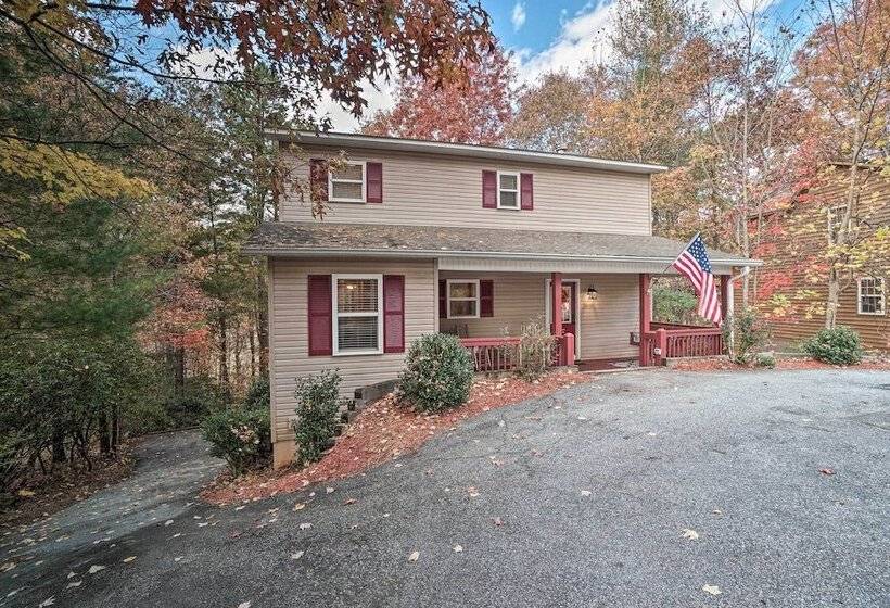 Spacious Home In Helen W/ Porch & Balcony!