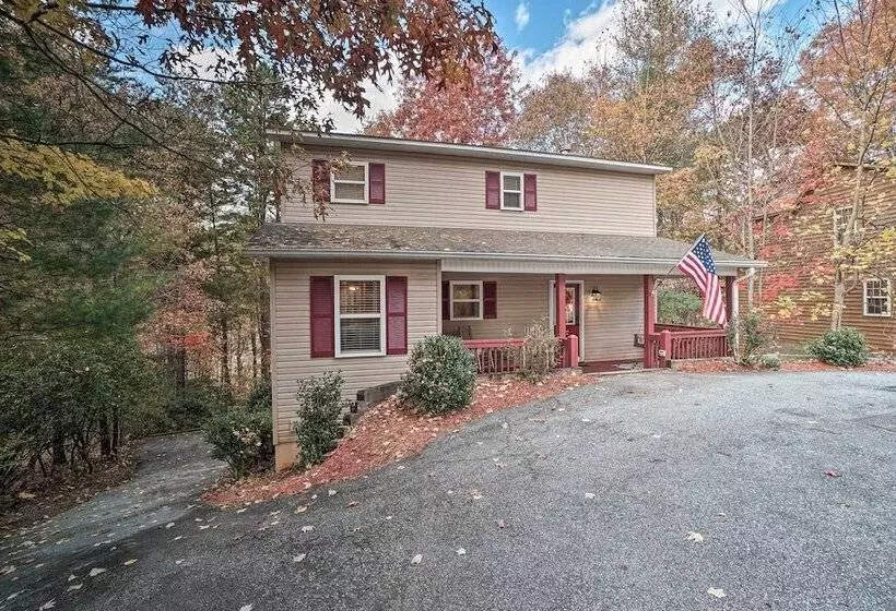 Spacious Home In Helen W/ Porch & Balcony!