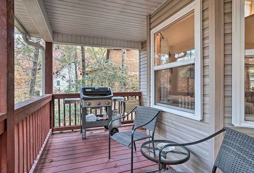 Spacious Home In Helen W/ Porch & Balcony!