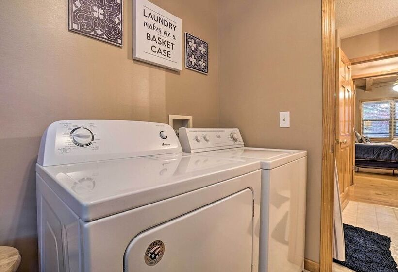 Spacious Home In Helen W/ Porch & Balcony!