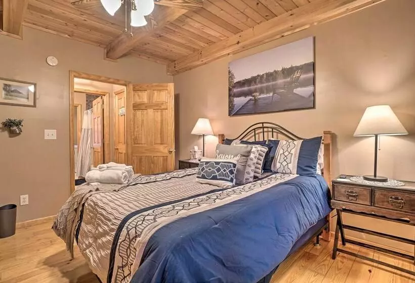 Spacious Home In Helen W/ Porch & Balcony!