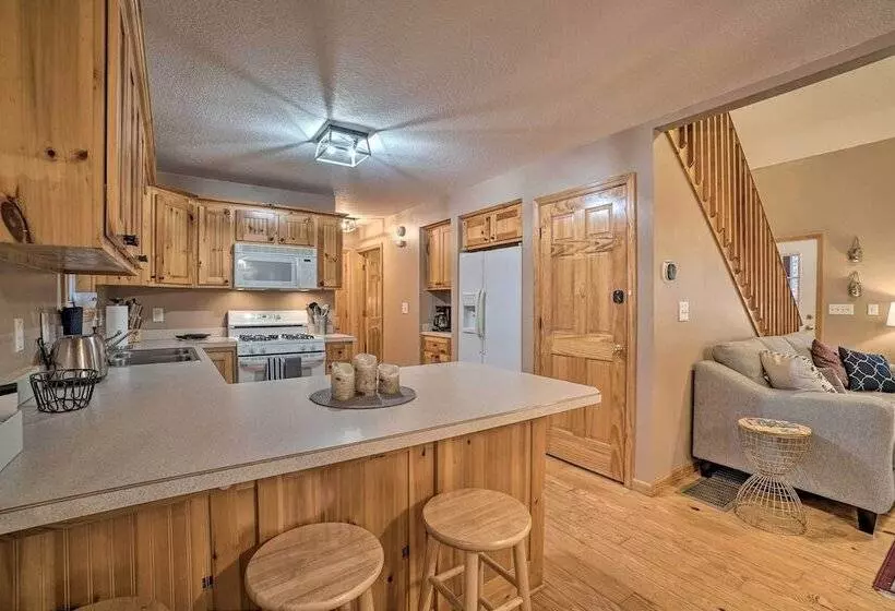 Spacious Home In Helen W/ Porch & Balcony!