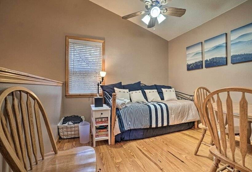 Spacious Home In Helen W/ Porch & Balcony!