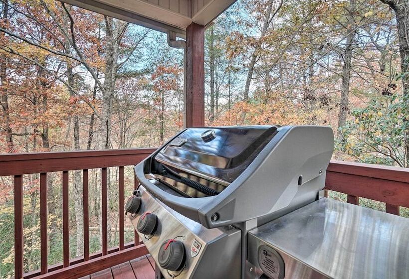 Spacious Home In Helen W/ Porch & Balcony!