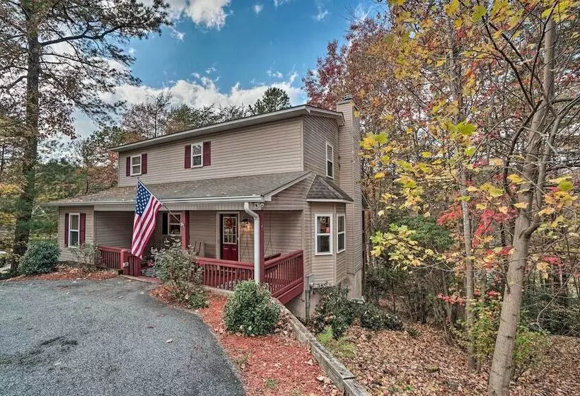 Spacious Home In Helen W/ Porch & Balcony!