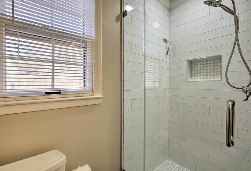 Spacious Marietta House With Covered Patio!