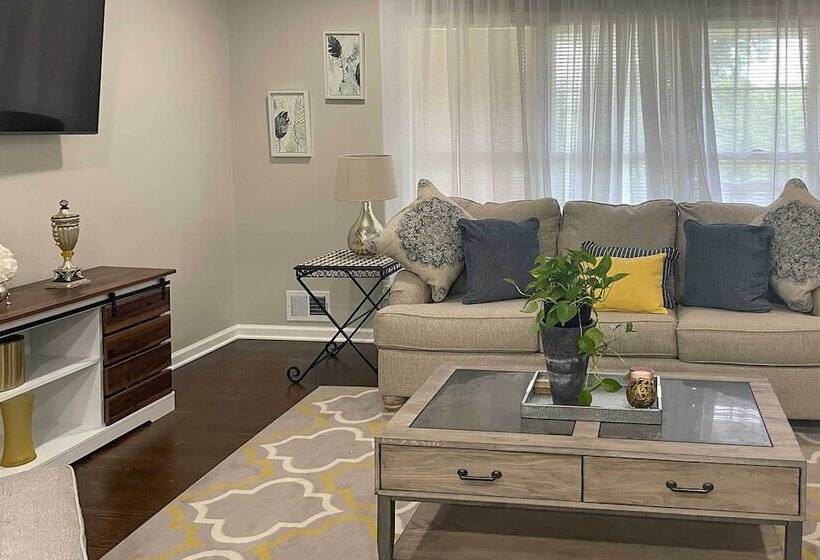 Spacious Marietta House With Covered Patio!