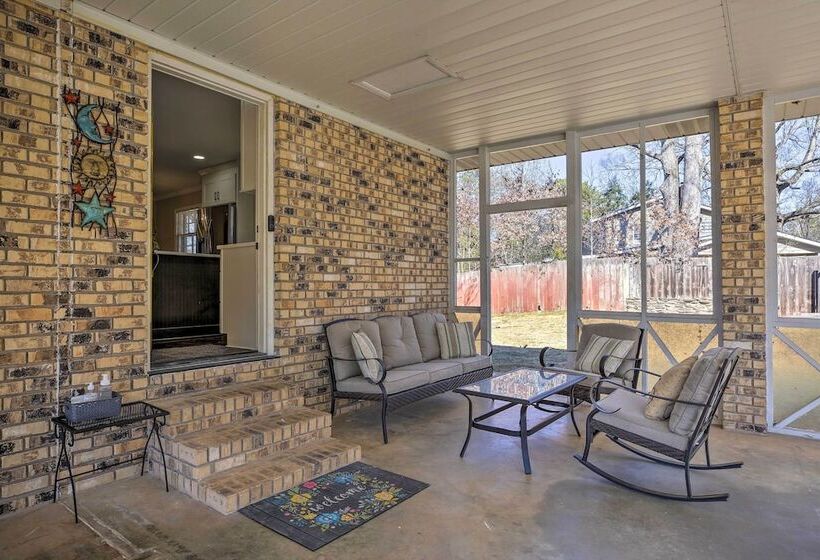 Spacious Marietta House With Covered Patio!